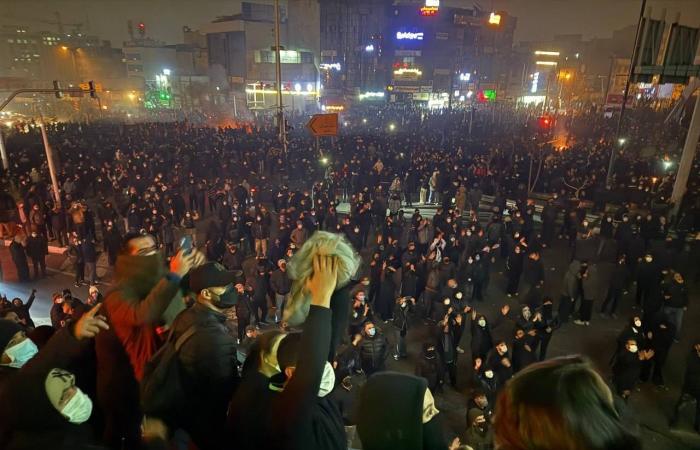 تقرير:
      إدارة
      ترمب
      ناقشت
      شن
      هجوم
      على
      إيران
      «إذا
      لزم
      الأمر»