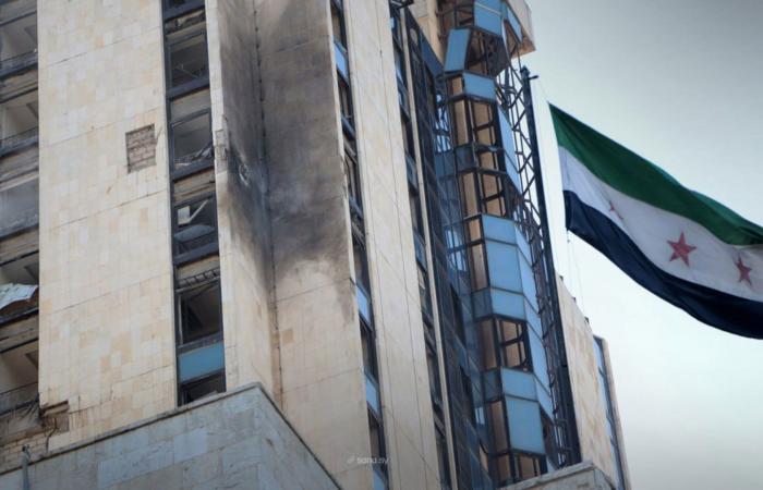 سوريا.. فيديو لحظة انفجار "درون" ضرب مبنى محافظة حلب