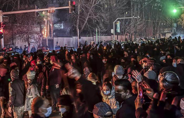 منظمة حقوقية تقدّر عدد قتلى المتظاهرين في إيران بأسبوعين