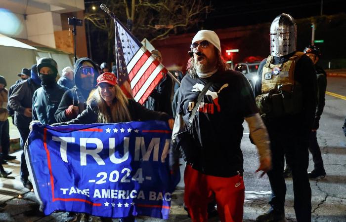 مظاهرات
      حاشدة
      في
      منيابوليس
      الأميركية
      بعد
      مقتل
      امرأة