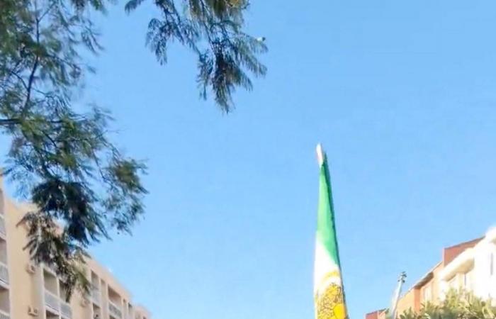 شاحنة
      تدهس
      محتجين
      تجمعوا
      في
      لوس
      أنجليس
      للتظاهر
      ضد
      إيران