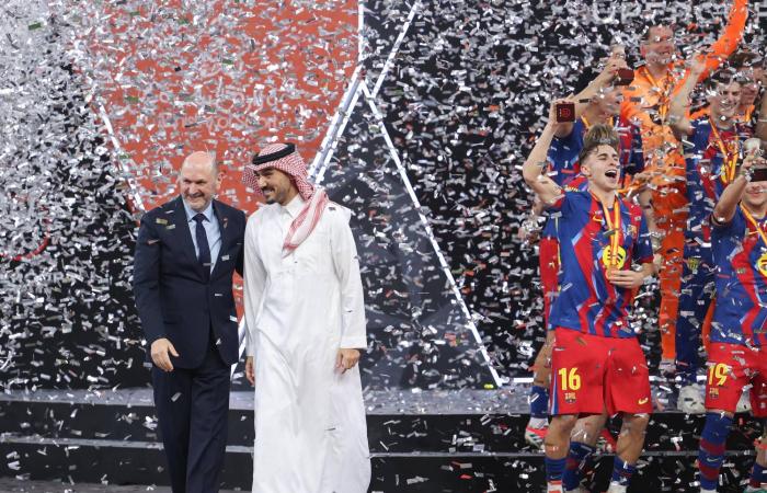 السعودية:
      ليلة
      عالمية...
      وزفة
      «كاتالونية»