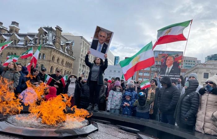 Iranian
      Canadians
      call
      for
      crown
      prince's
      restoration
      at
      Parliament
      Hill
      rally