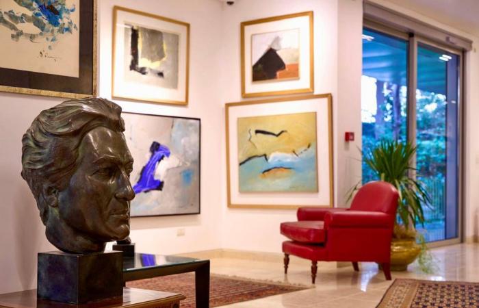 متحف
      فاروق
      حسني
      بمصر
      يراهن
      على
      «حكمة
      اللون»
      و«سر
      التشكيل»