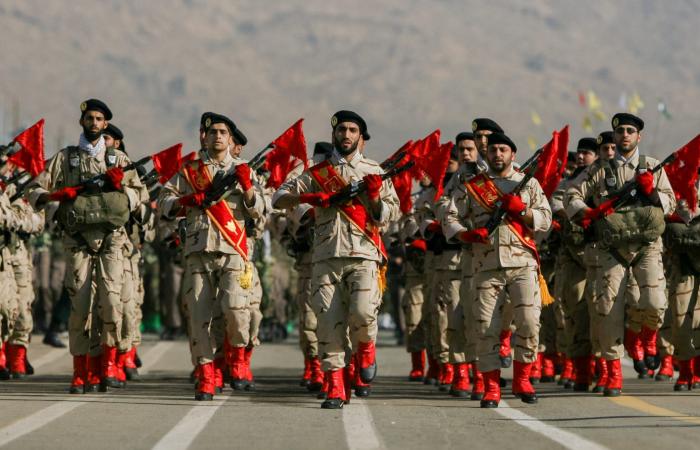 تثير الرعب وتقمع المحتجين.. ما هي قوات "الباسيج" في إيران؟