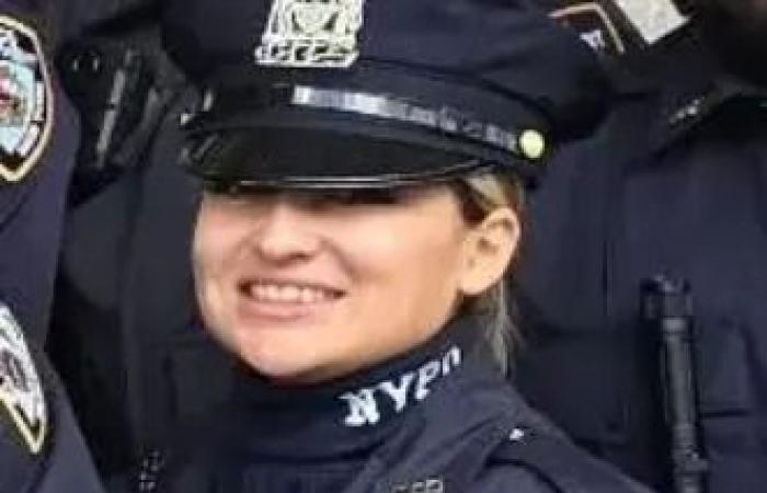NYPD
      rookie
      cop
      probed
      in
      OnlyFans
      scandal