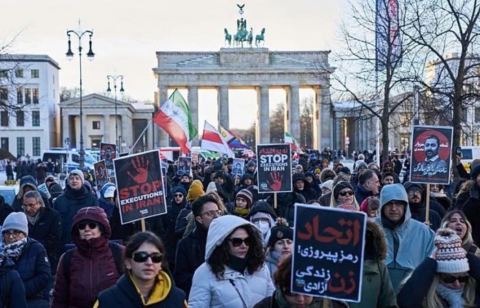 Iran
      summons
      ambassadors
      to
      demand
      withdrawal
      of
      support
      for
      protests
      as
      death
      toll
      climbs