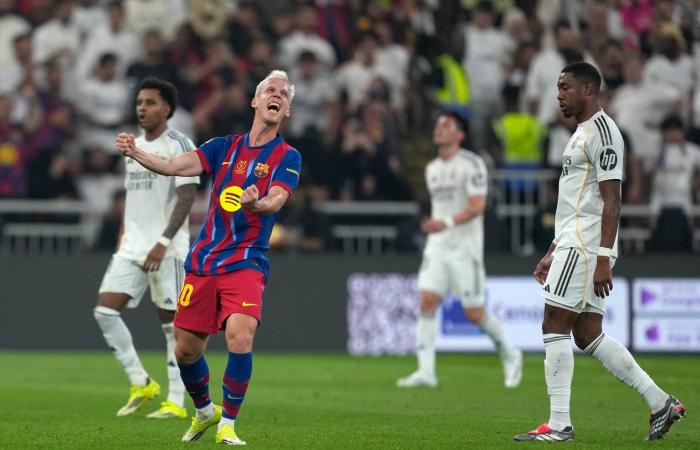 كورتوا:
      التفاصيل
      الصغيرة
      لم
      تكن
      في
      صالح
      ريال
      مدريد