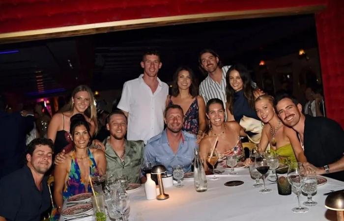 Blue
      Jays
      stars,
      wives,
      girlfriends
      enjoy
      team
      vacation
      in
      St.
      Barts