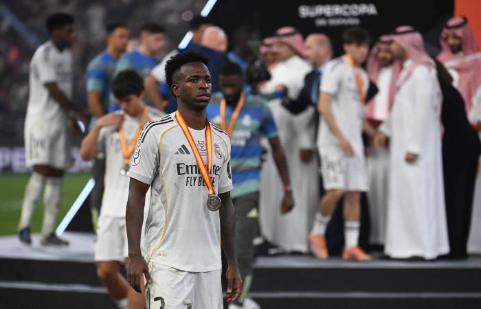 كورتوا:
      التفاصيل
      الصغيرة
      لم
      تكن
      في
      صالح
      ريال
      مدريد