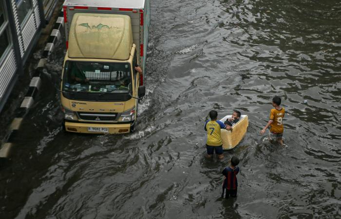 الوضع
      لا
      يزال
      «مقلقاً»...
      تراجع
      خسائر
      الكوارث
      في
      2025
      وسط
      استمرار
      المخاوف