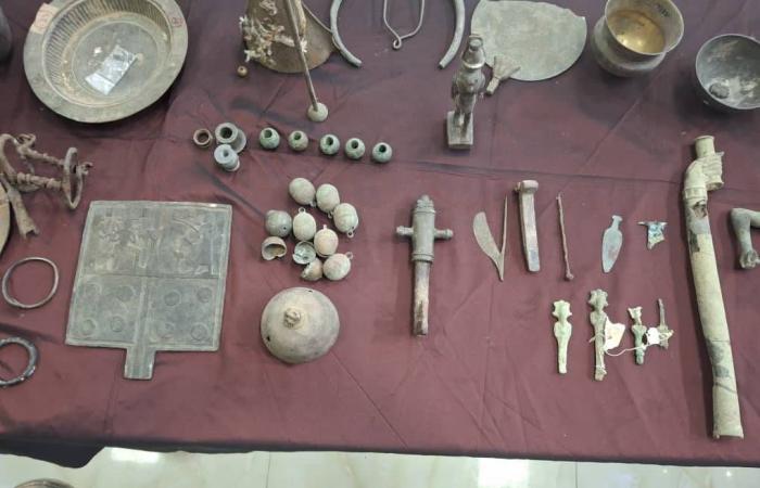 السودان
      يستعيد
      570
      قطعة
      أثرية
      سُرقت
      من
      المتحف
      القومي