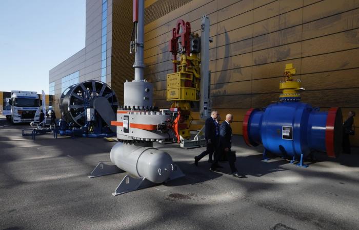 «مراجل
      السياسة»
      تشعل
      التنافس
      على
      غاز
      المتوسط