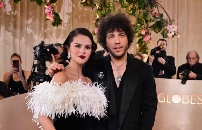 استغرق تنفيذه أكثر من 320 ساعة.. فستان سيلينا غوميز يخطف الأنظار في حفل "غولدن غلوب"