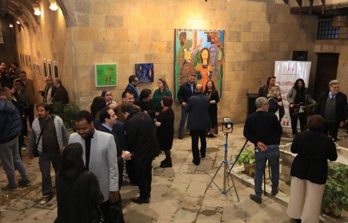 «آثار
      معاصرة»...
      رؤية
      جديدة
      للمعالم
      التاريخية
      في
      معرض
      قاهري