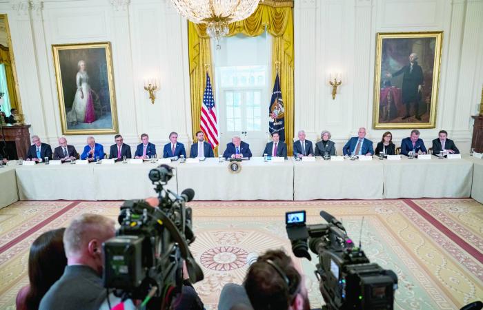 «مراجل
      السياسة»
      تشعل
      التنافس
      على
      غاز
      المتوسط