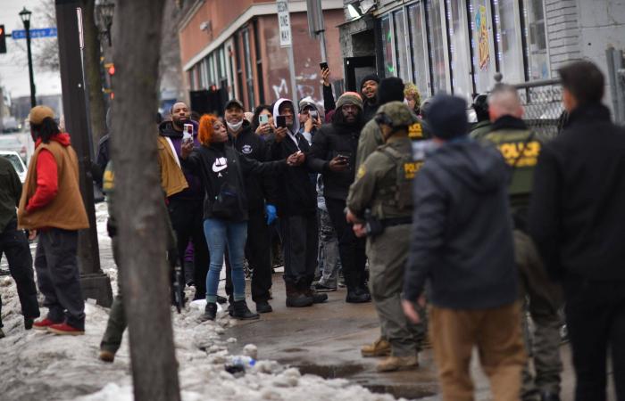 أميركا
      تحث
      مواطنيها
      على
      مغادرة
      إيران
      على
      الفور