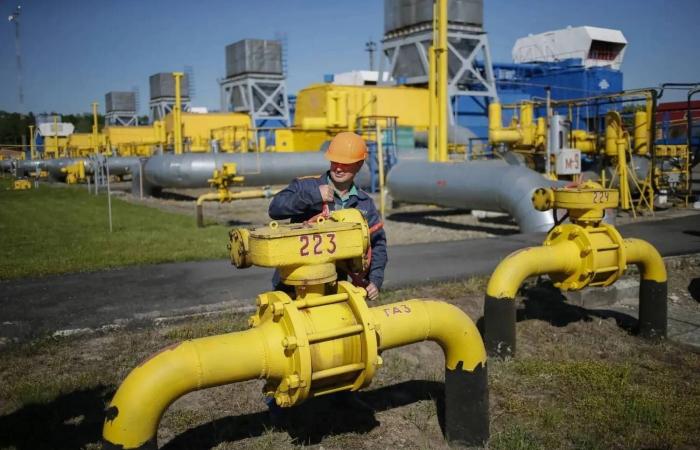 «مراجل
      السياسة»
      تشعل
      التنافس
      على
      غاز
      المتوسط