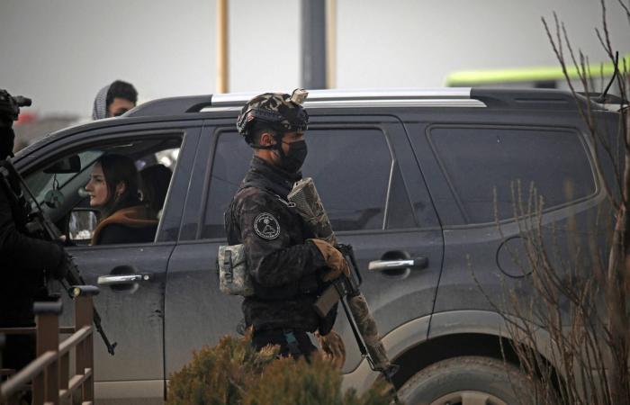 الجيش
      السوري
      يرسل
      تعزيزات
      إلى
      الشرق
      من
      مدينة
      حلب