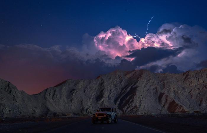 عُماني يوثق ظاهرة جوية خاطفة للأنفاس في سماء مُسندم