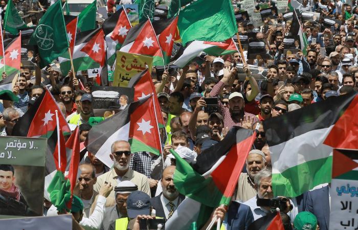 الأردن يردّ على تصنيف أمريكا لجماعة "الإخوان المسلمين" منظمة إرهابية: "منحلّة حُكمًا"