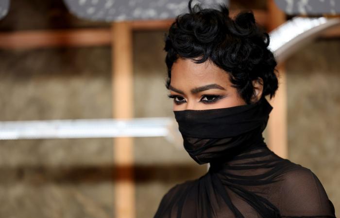 زهرة توليب سوداء.. تيانا تايلور تخطف الأنظار بتصميم "سعودي" في نيويورك