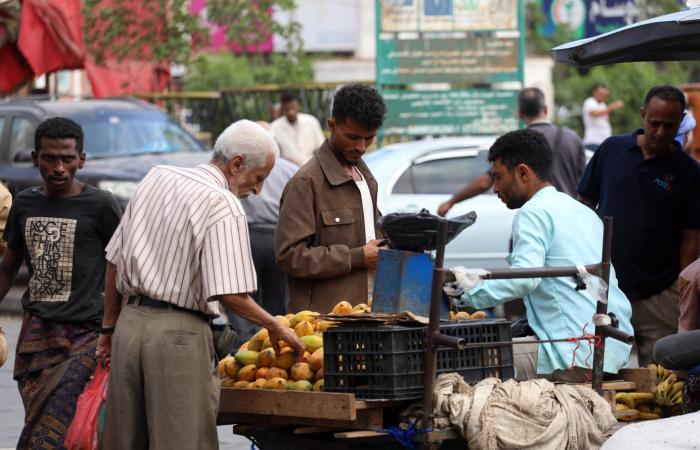 «الرئاسي
      اليمني»
      يسقط
      عضوية
      البحسني
      لإخلاله
      بمسؤولياته