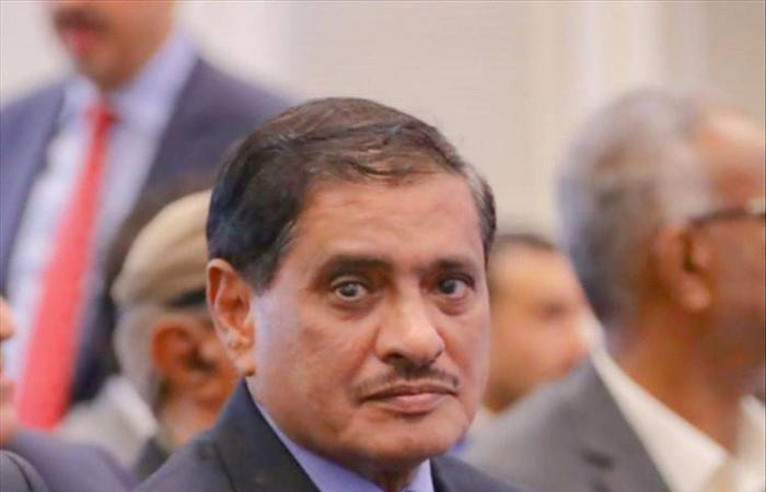 «الرئاسي
      اليمني»
      يسقط
      عضوية
      البحسني
      ويقرر
      ملء
      شواغره