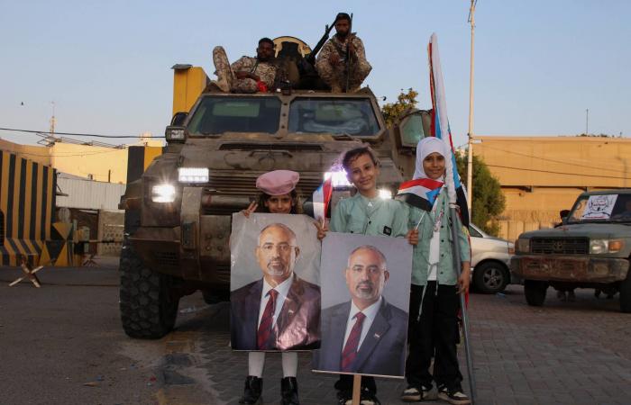 «الرئاسي
      اليمني»
      يسقط
      عضوية
      البحسني
      ويقرر
      ملء
      شواغره