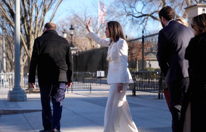 زعيمة
      المعارضة
      في
      فنزويلا:
      اجتماعي
      مع
      ترمب
      كان
      «رائعاً»