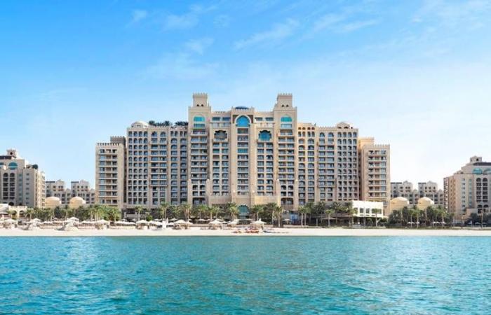 «فيرمونت
      النخلة
      دبي»
      يعزز
      ريادته
      السياحية
      بتجربة
      فاخرة
      متكاملة
      وتعيين
      قيادة
      تنفيذية
      جديدة