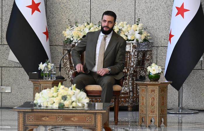 وزارة الإعلام السورية تعلق على عدم بث لقاء أحمد الشرع مع قناة "شمس" الكردية