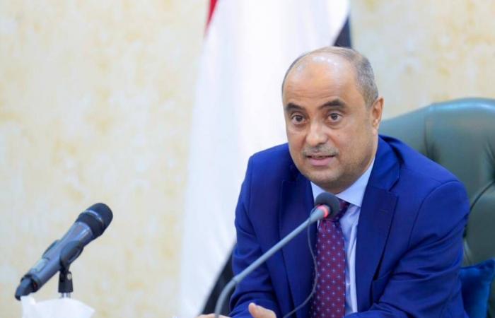 فيصل
      بن
      فرحان
      يبحث
      المستجدات
      مع
      كالاس
      وكومبوس