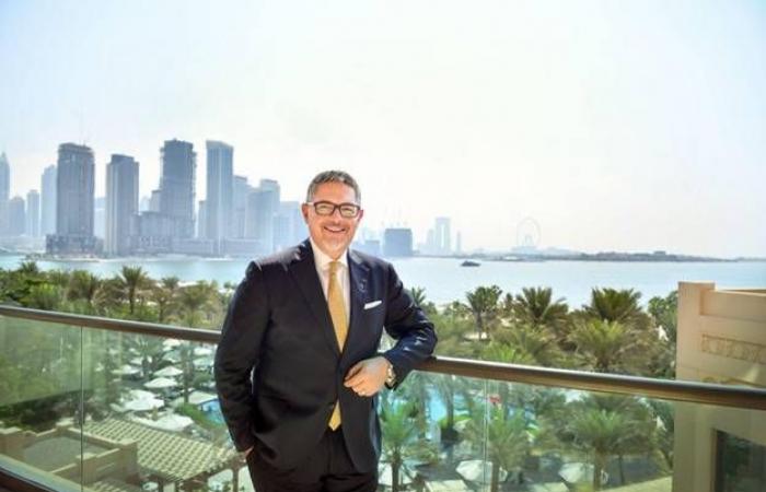 «فيرمونت
      النخلة
      دبي»
      يعزز
      ريادته
      السياحية
      بتجربة
      فاخرة
      متكاملة
      وتعيين
      قيادة
      تنفيذية
      جديدة