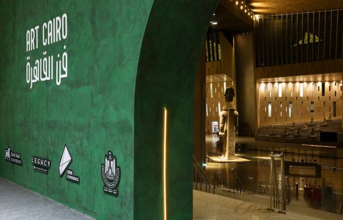 «فن
      القاهرة»
      يستضيف
      رموزاً
      تشكيلية
      عربية
      ومهاجرة
      في
      المتحف
      الكبير