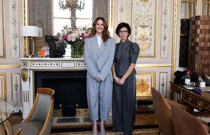 إطلالة يصعب نسيانها.. بدلة جوليا روبرتس التي كسرت تقاليد الغولدن غلوب