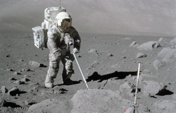 منذ تكوّن الأرض.. الرياح الشمسية تحمل جسيمات من غلافنا الجوي إلى القمر