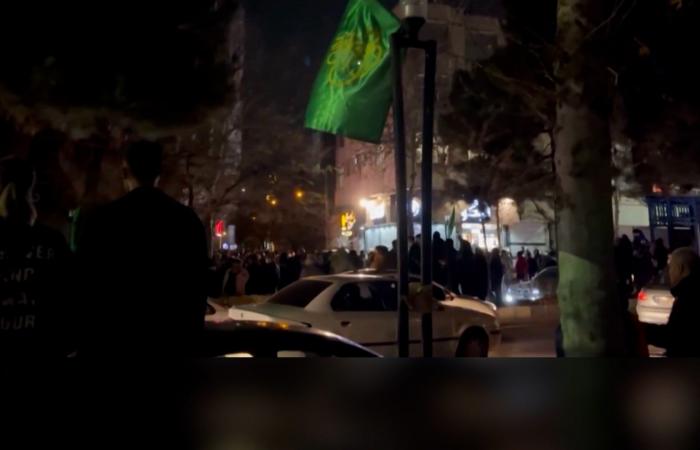 مظاهرات إيران.. ما الذي كشفه أحد معارضي النظام الهاربين لـCNN؟