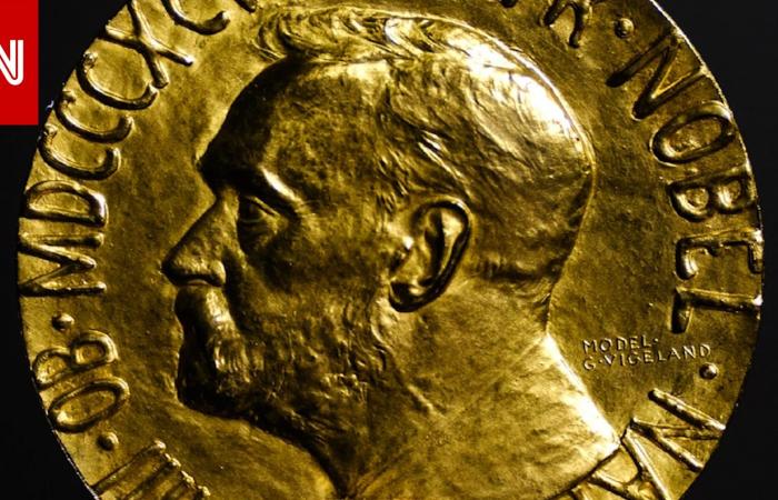 متابعة: زعيمة المعارضة الفنزويلية تقدم ميدالية جائزة نوبل الخاصة بها إلى ترامب بالبيت الأبيض