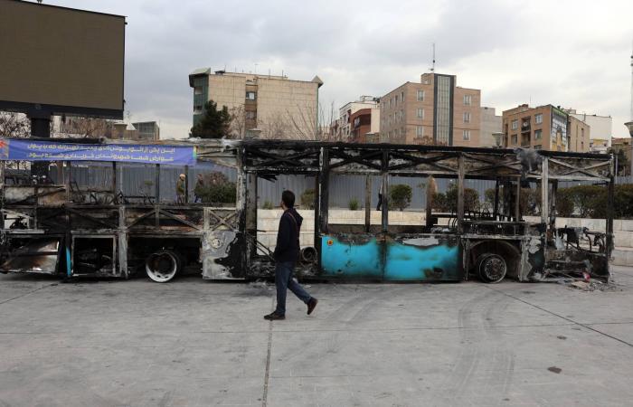 خطوة
      ترمب
      تجاه
      إيران
      قيد
      الحساب
      على
      وقع
      تأهب
      عسكري