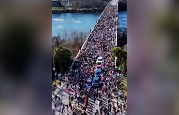 لماذا يسير رهبان بوذيون وكلبهم عبر الولايات المتحدة؟