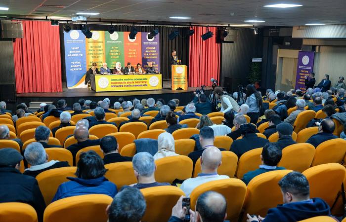 أوجلان
      يدعو
      أكراد
      المنطقة
      لأساليب
      جديدة
      بدل
      السعي
      لـ«الاستيلاء
      على
      السلطة»