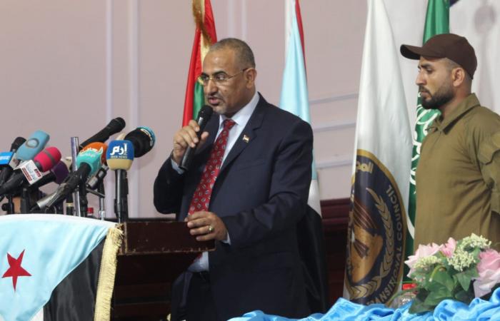 "لن نقبل أي حلول مفروضة علينا" .. أول تعليق لعيدروس الزبيدي عن مظاهرات اليمن بعد إعلان "هروبه" من عدن