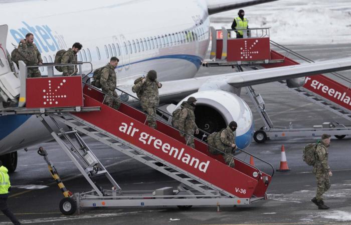 هل
      يكون
      القطب
      الشمالي
      البارد
      مسرحاً
      لحرب
      «عالمية»
      ساخنة؟