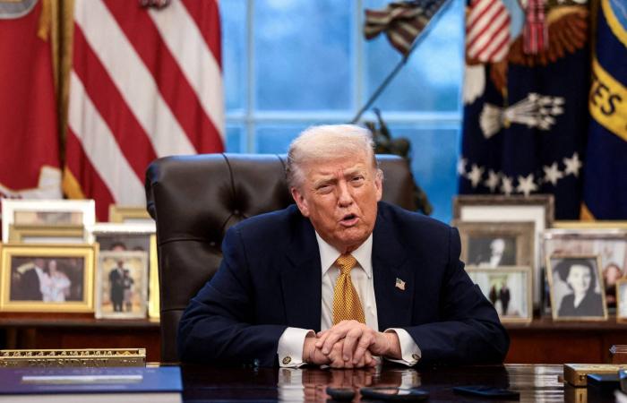 هل
      يكون
      القطب
      الشمالي
      البارد
      مسرحاً
      لحرب
      «عالمية»
      ساخنة؟