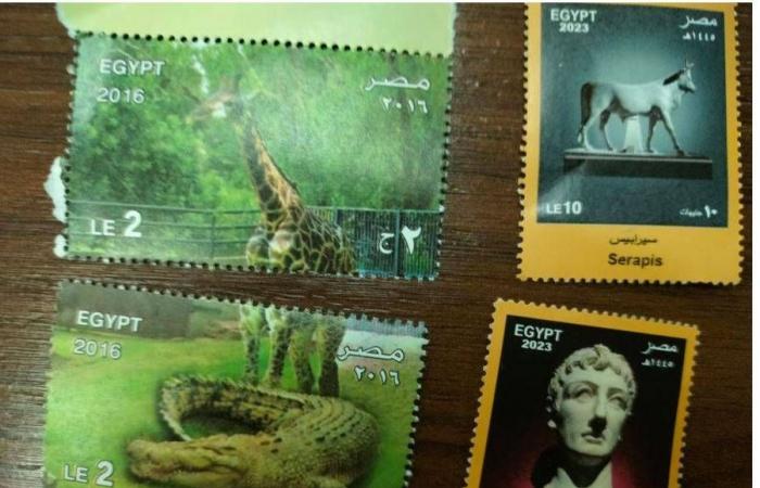 «البوستة»...
      طابع
      البريد
      يغادر
      الخطابات
      إلى
      فاترينة
      التذكارات