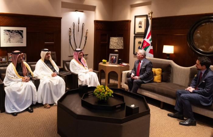 ملك الأردن يستقبل رئيس مجلس الوزراء وزير الخارجية