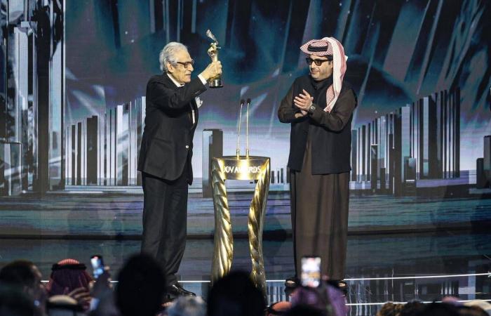 الرياض
      تُتوِّج
      نجوم
      العالم
      في
      «Joy
      Awards
      2026»