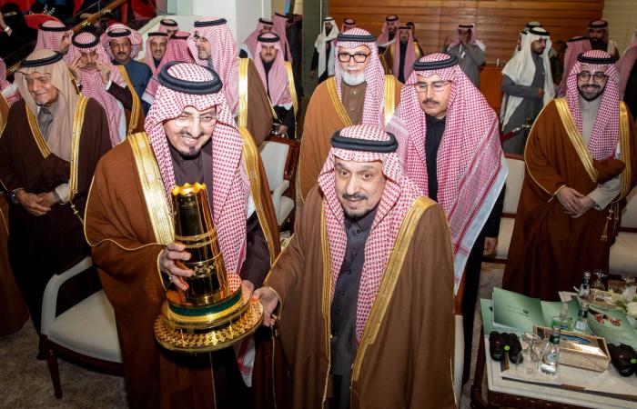 تركي
      آل
      الشيخ
      يكرم
      «الخليفي»
      لدوره
      المؤثر
      في
      صناعة
      الترفيه
      الرياضي