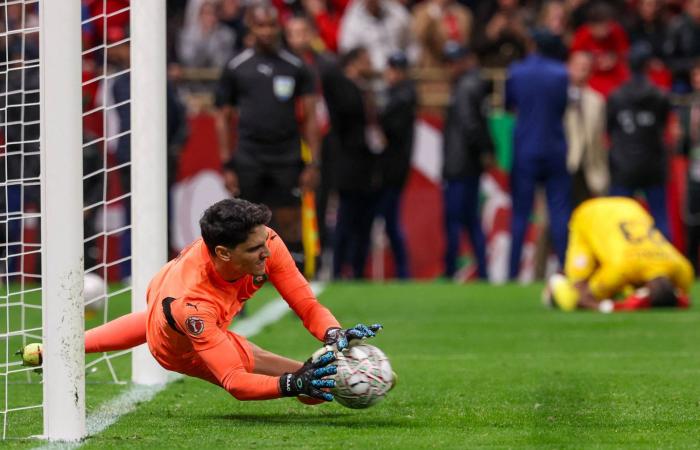 جماهير
      جزائرية
      تحتفل
      بتتويج
      السنغال
      بكأس
      أفريقيا